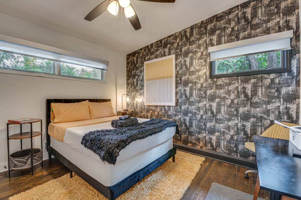 Modern Atlanta Retreat: Private Hot Tub & Yard!