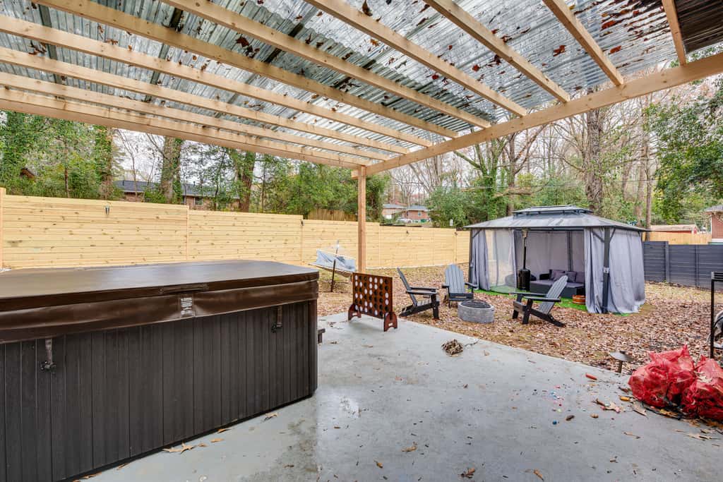 Modern Atlanta Retreat: Private Hot Tub & Yard!