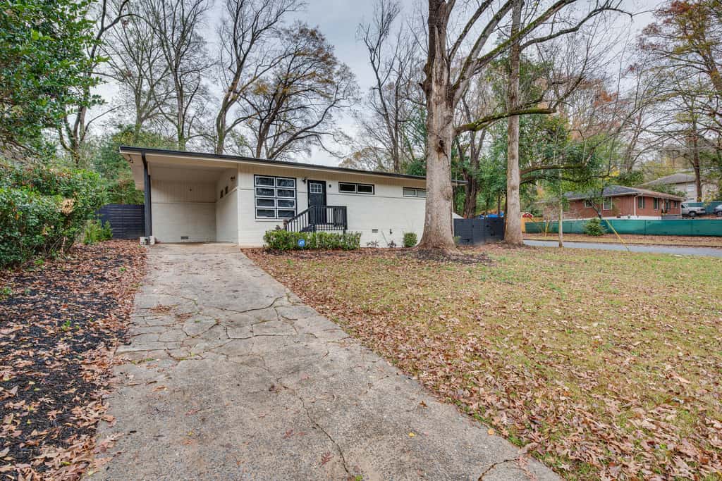 Modern Atlanta Retreat: Private Hot Tub & Yard!