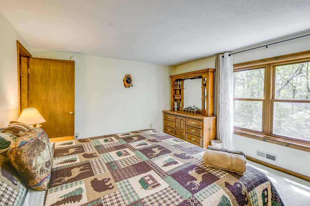 New Hampshire Vacation Rental - Walk to Beach!