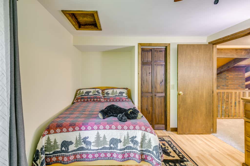 New Hampshire Vacation Rental - Walk to Beach!