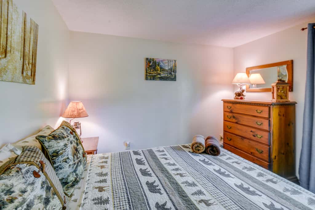 New Hampshire Vacation Rental - Walk to Beach!