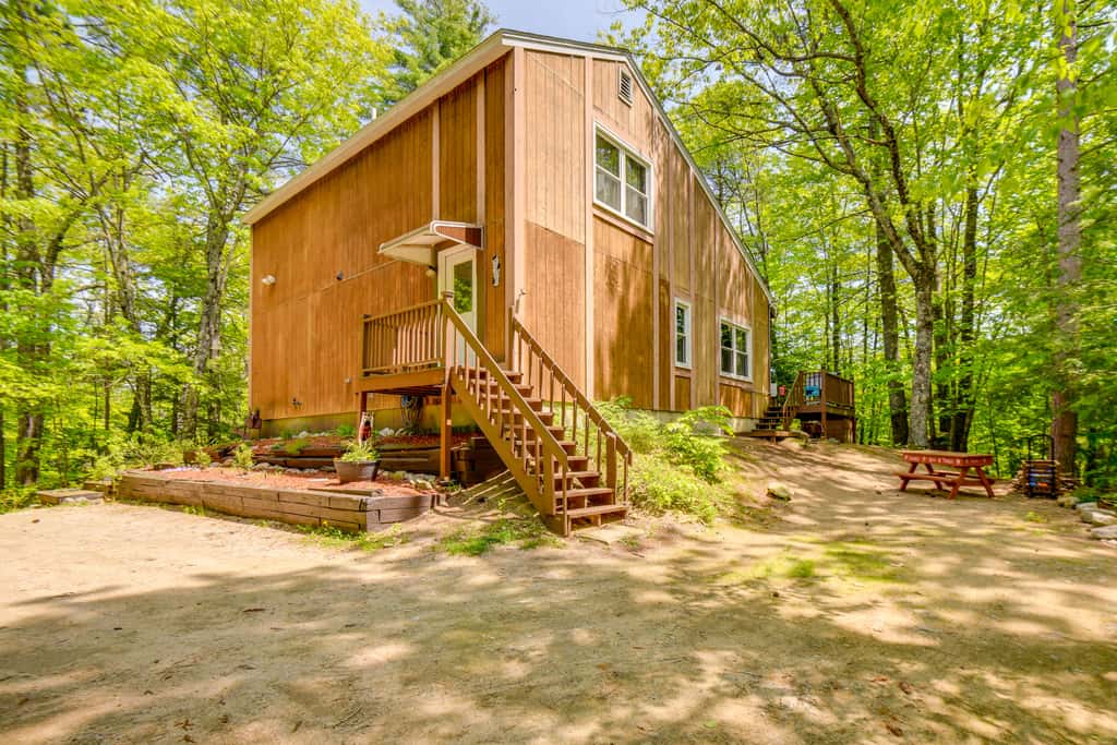 New Hampshire Vacation Rental - Walk to Beach!