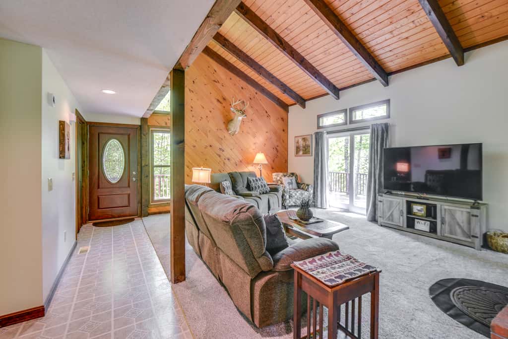 New Hampshire Vacation Rental - Walk to Beach!