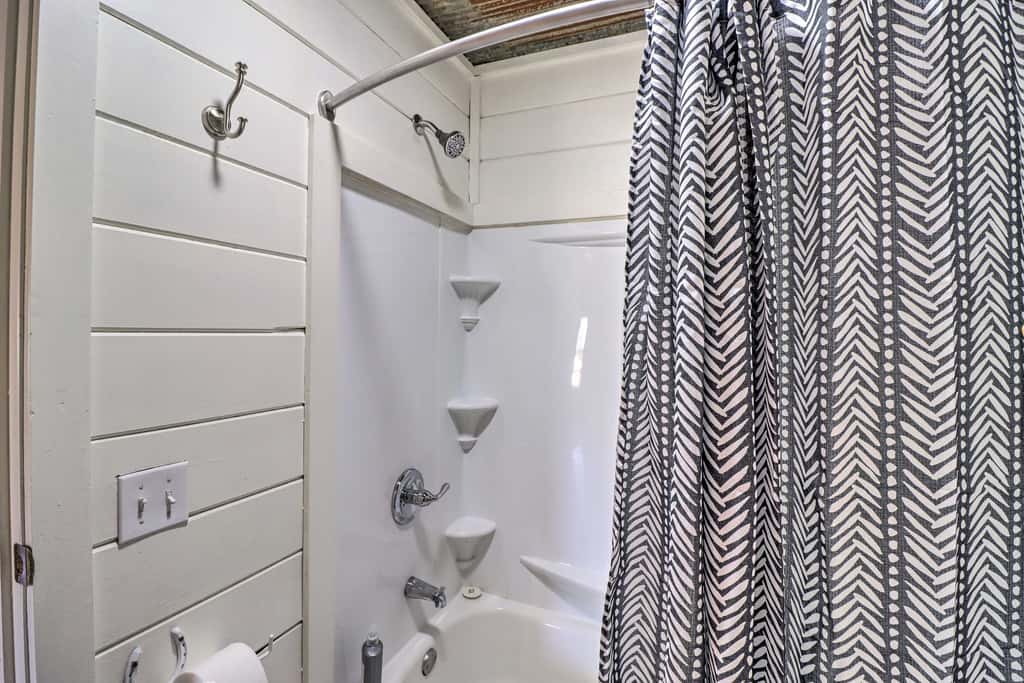 Cheery Pet-Friendly Studio w/ Shared Fire Pit