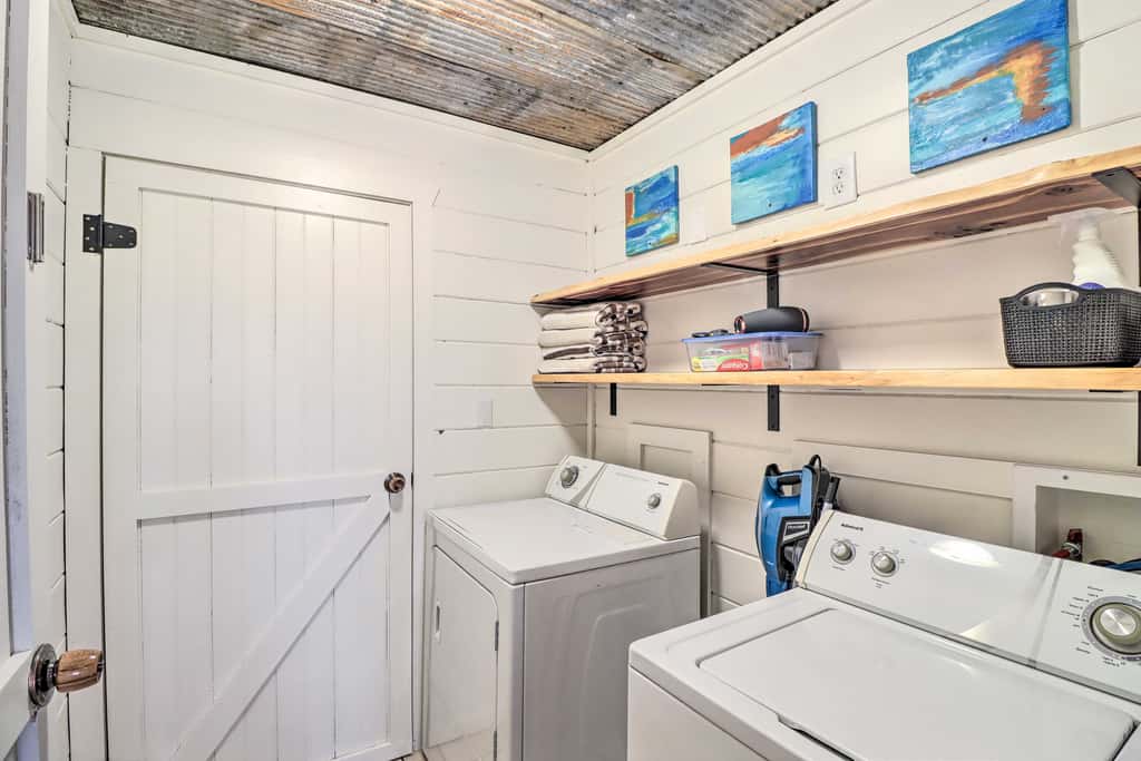 Cheery Pet-Friendly Studio w/ Shared Fire Pit