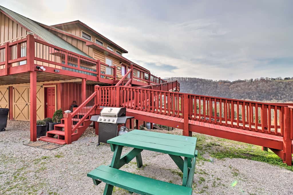 Cheery Pet-Friendly Studio w/ Shared Fire Pit