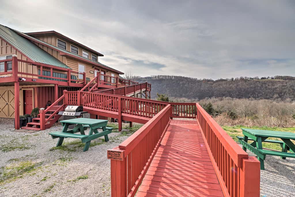 Cheery Pet-Friendly Studio w/ Shared Fire Pit