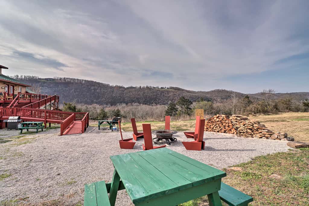 Cheery Pet-Friendly Studio w/ Shared Fire Pit