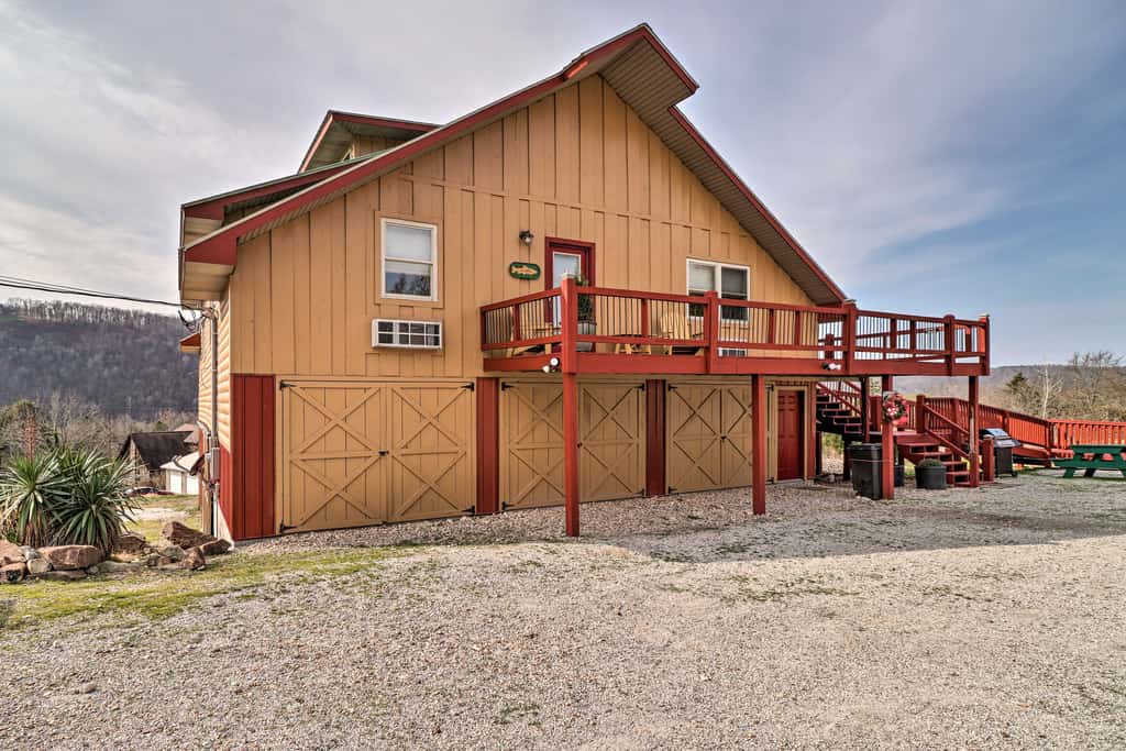 Cheery Pet-Friendly Studio w/ Shared Fire Pit