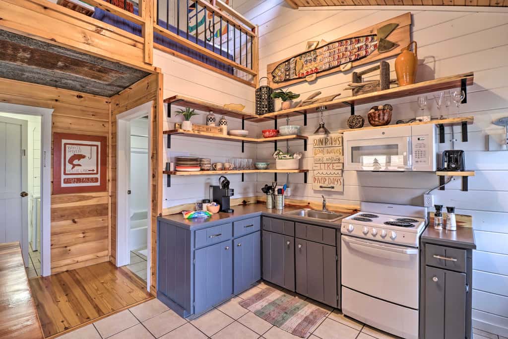 Cheery Pet-Friendly Studio w/ Shared Fire Pit