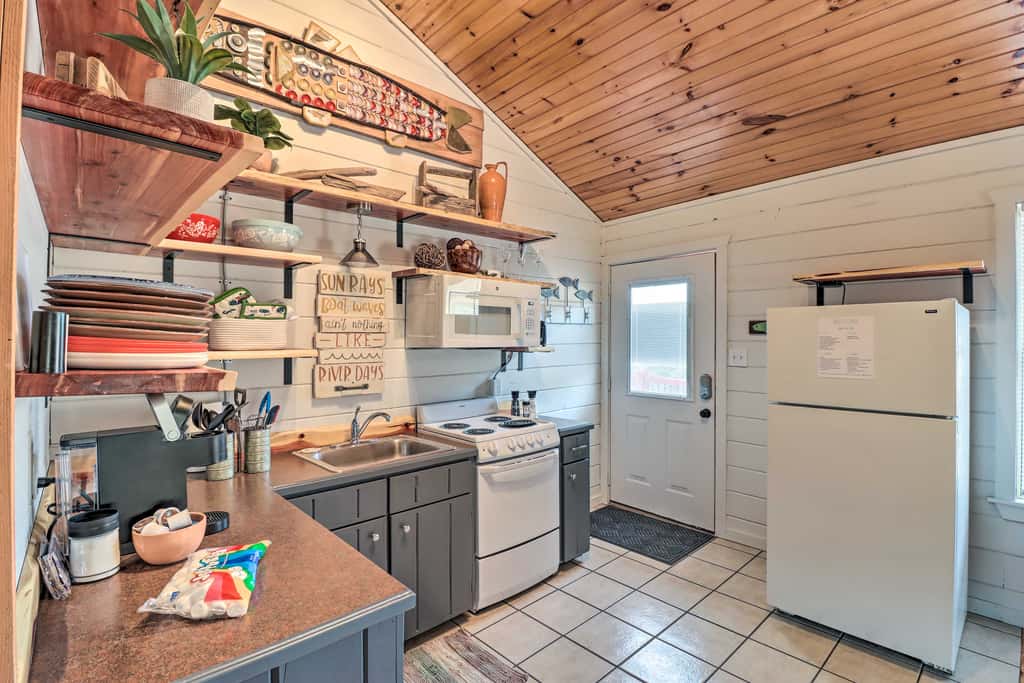 Cheery Pet-Friendly Studio w/ Shared Fire Pit