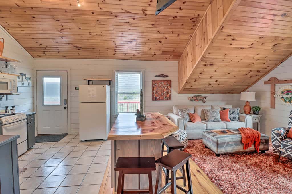 Cheery Pet-Friendly Studio w/ Shared Fire Pit