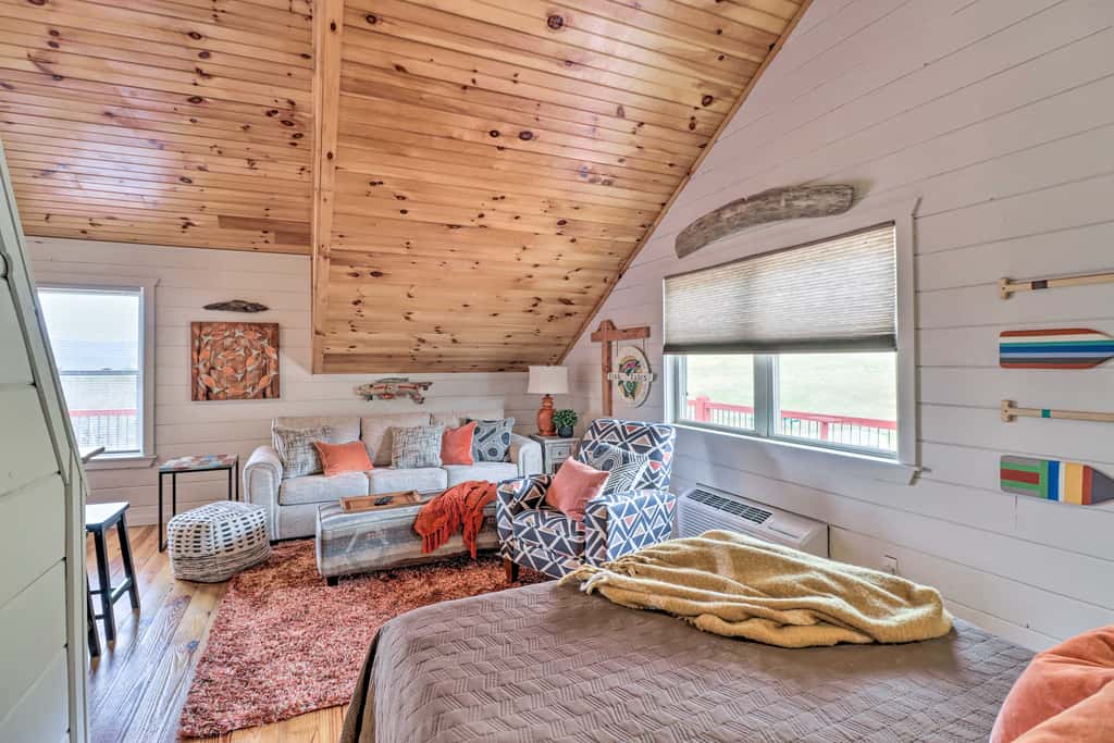 Cheery Pet-Friendly Studio w/ Shared Fire Pit