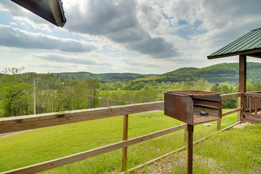 Mtn-View Porch: Arkansas Cabin Near White River