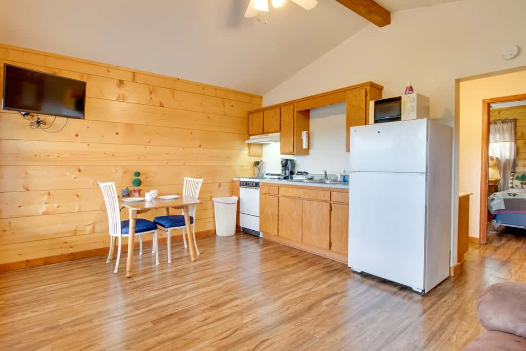 Mtn-View Porch: Arkansas Cabin Near White River