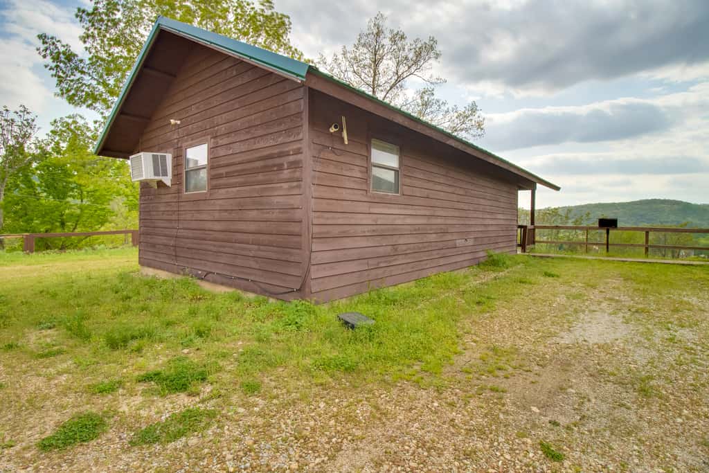 Mtn-View Porch: Arkansas Cabin Near White River