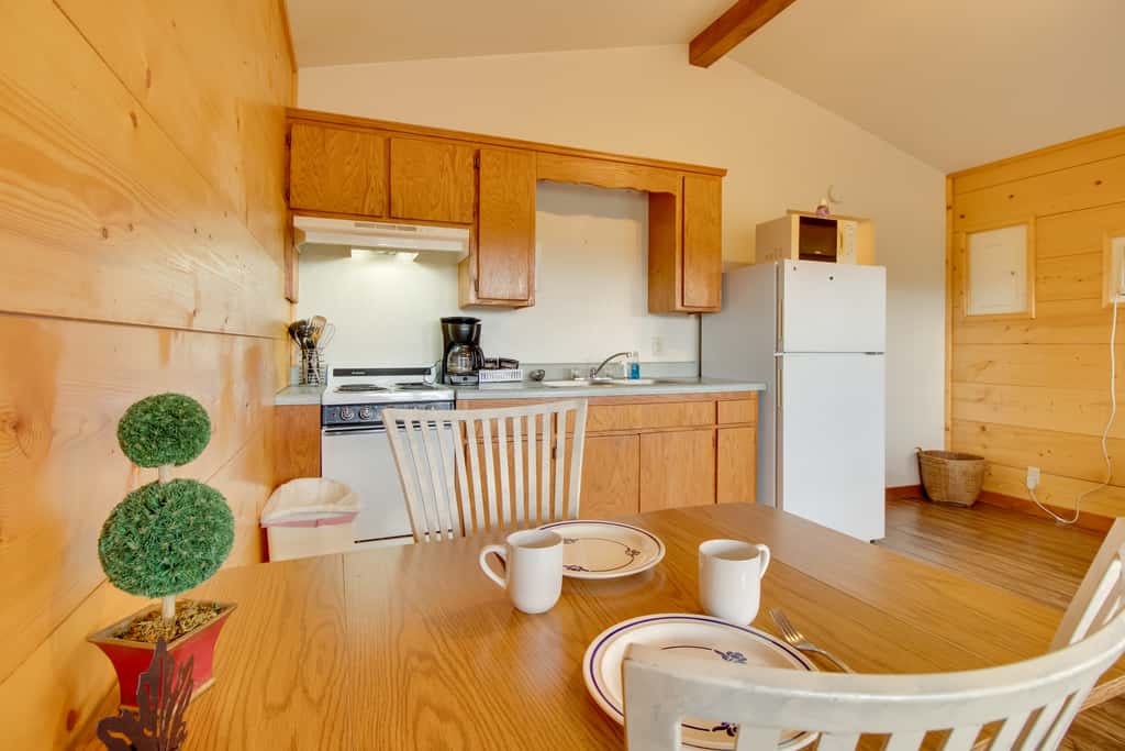 Mtn-View Porch: Arkansas Cabin Near White River