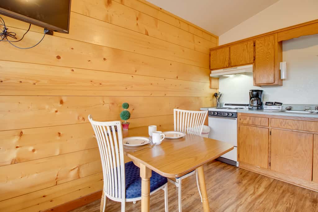 Mtn-View Porch: Arkansas Cabin Near White River