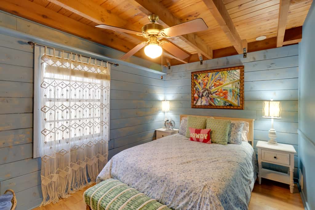 Fish On-Site: Okeechobee Cabin w/ Pool Access