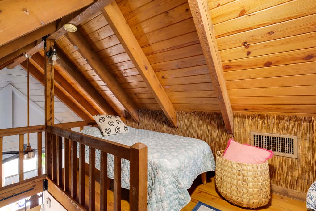 Fish On-Site: Okeechobee Cabin w/ Pool Access
