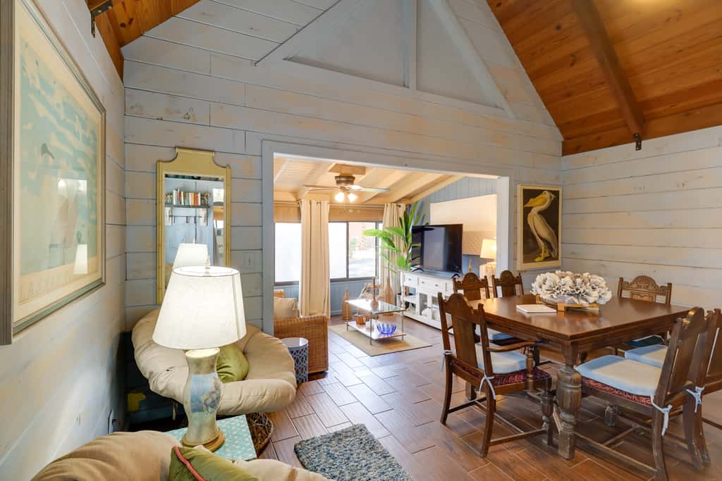 Fish On-Site: Okeechobee Cabin w/ Pool Access