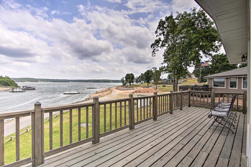 Walk to Boat Ramp! Lakefront Home w/ Deck in Afton