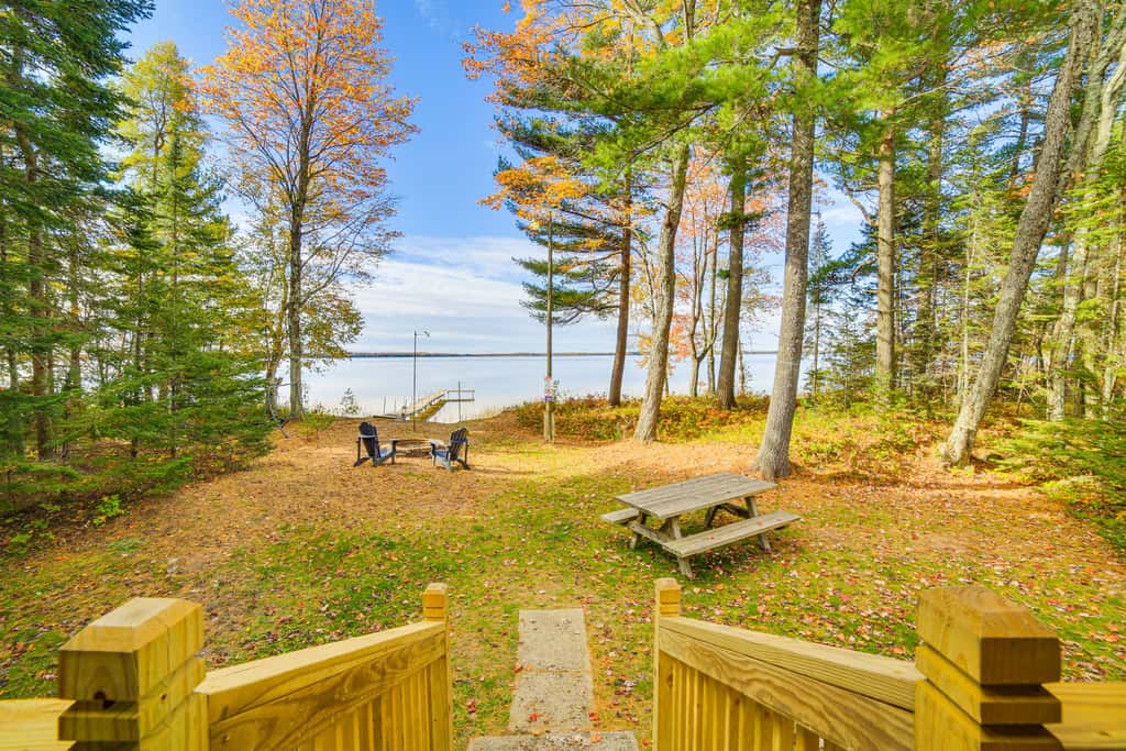 Dock & Fire Pit: Lakefront Cottage in Gould City!