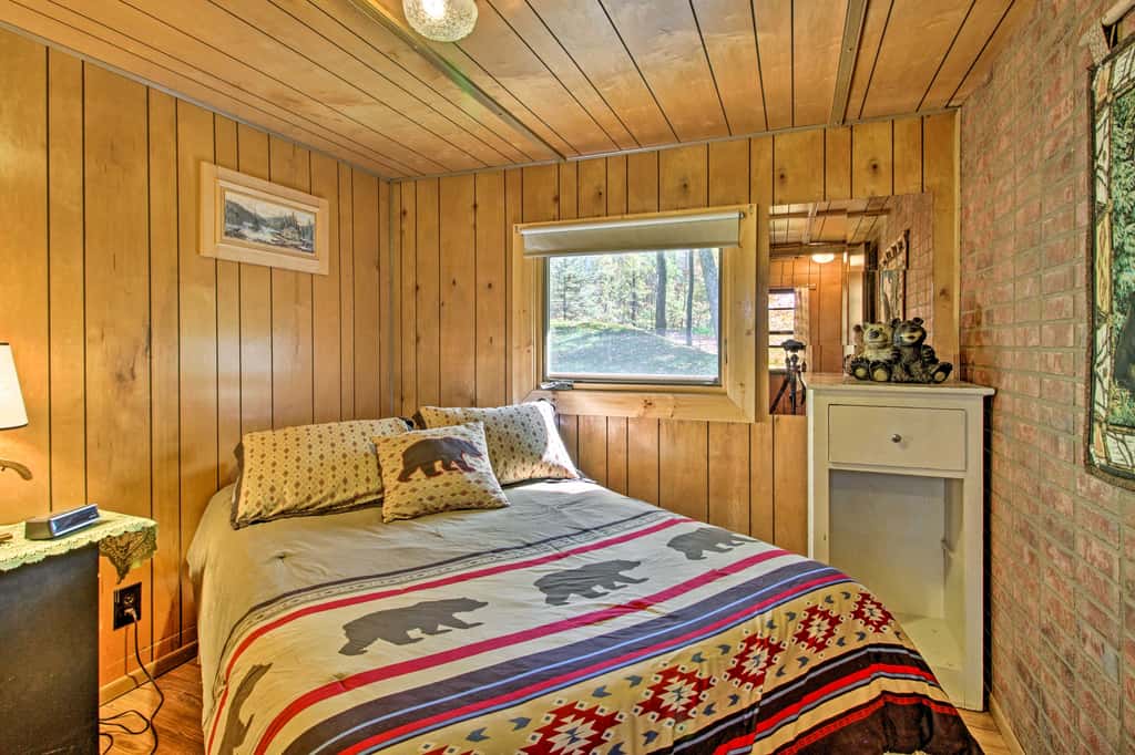 Cozy Retreat w/ Fire Pit < 1 Mi to Mille Lacs Lake