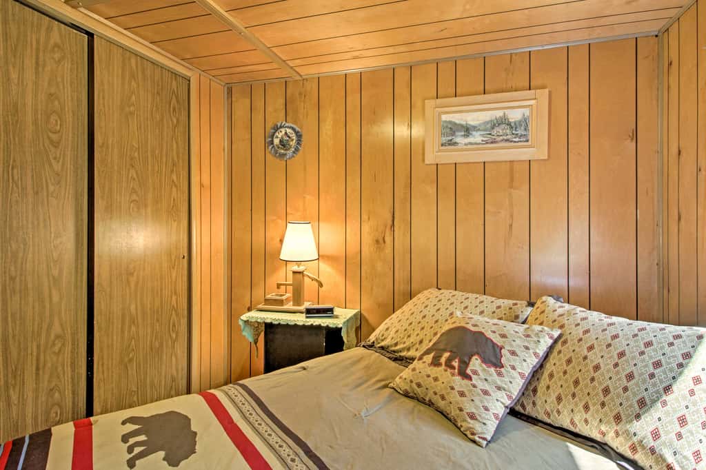Cozy Retreat w/ Fire Pit < 1 Mi to Mille Lacs Lake