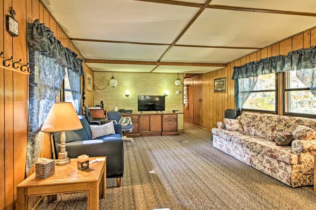 Cozy Retreat w/ Fire Pit < 1 Mi to Mille Lacs Lake