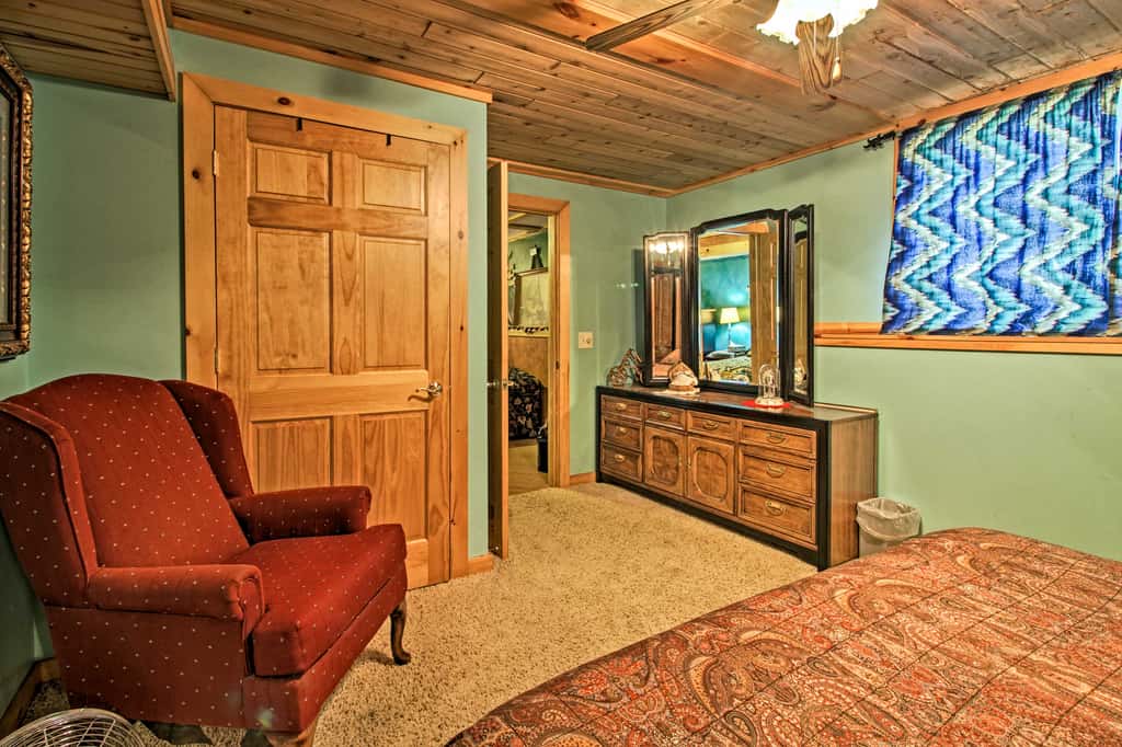 Cozy Retreat w/ Fire Pit < 1 Mi to Mille Lacs Lake