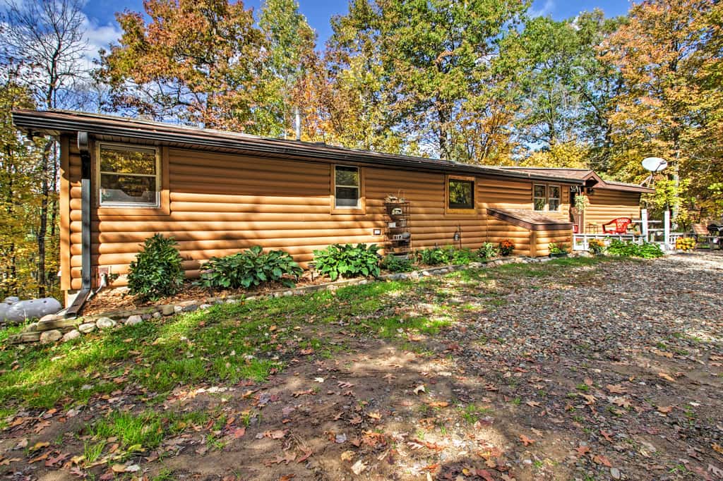 Cozy Retreat w/ Fire Pit < 1 Mi to Mille Lacs Lake