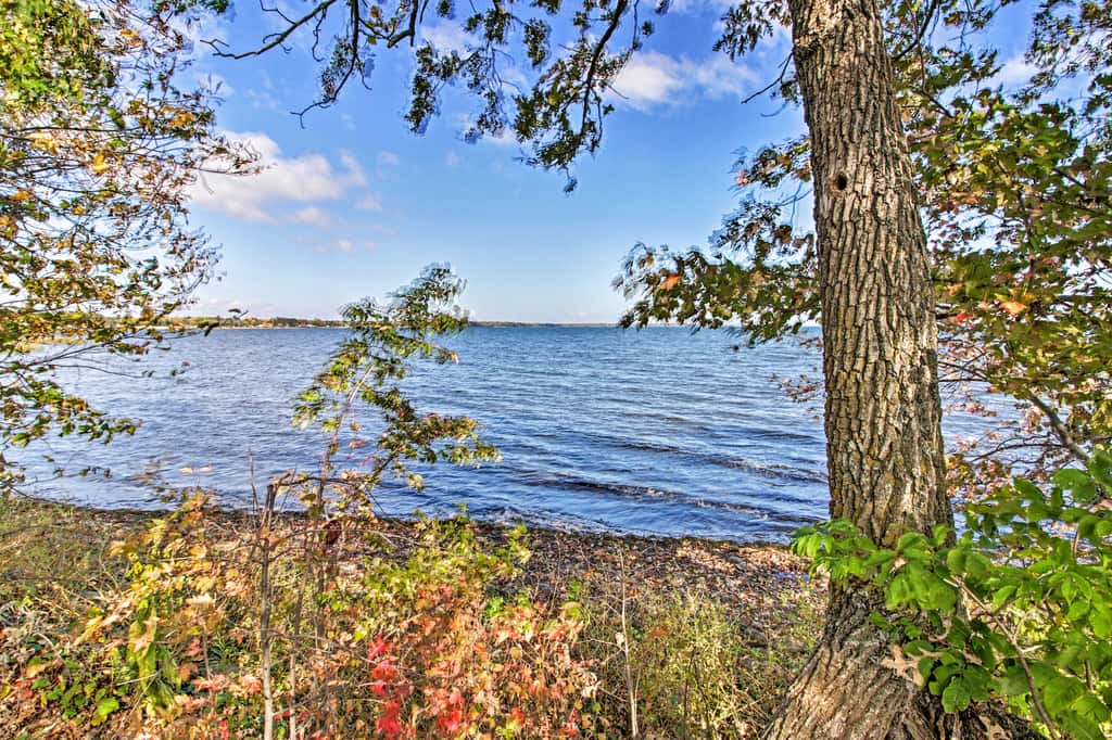 Cozy Retreat w/ Fire Pit < 1 Mi to Mille Lacs Lake