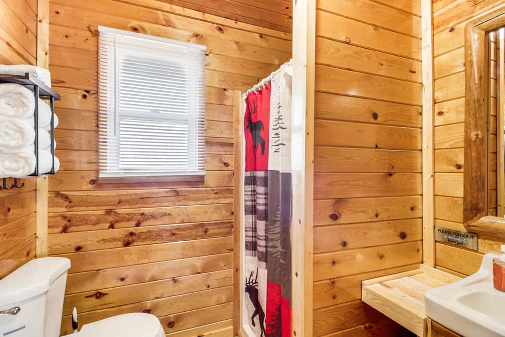 'Glowacki's Lodge' Mille Lacs Lake Group Getaway!