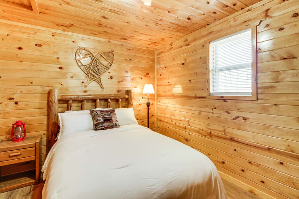 'Glowacki's Lodge' Mille Lacs Lake Group Getaway!