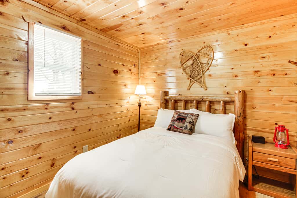 'Glowacki's Lodge' Mille Lacs Lake Group Getaway!