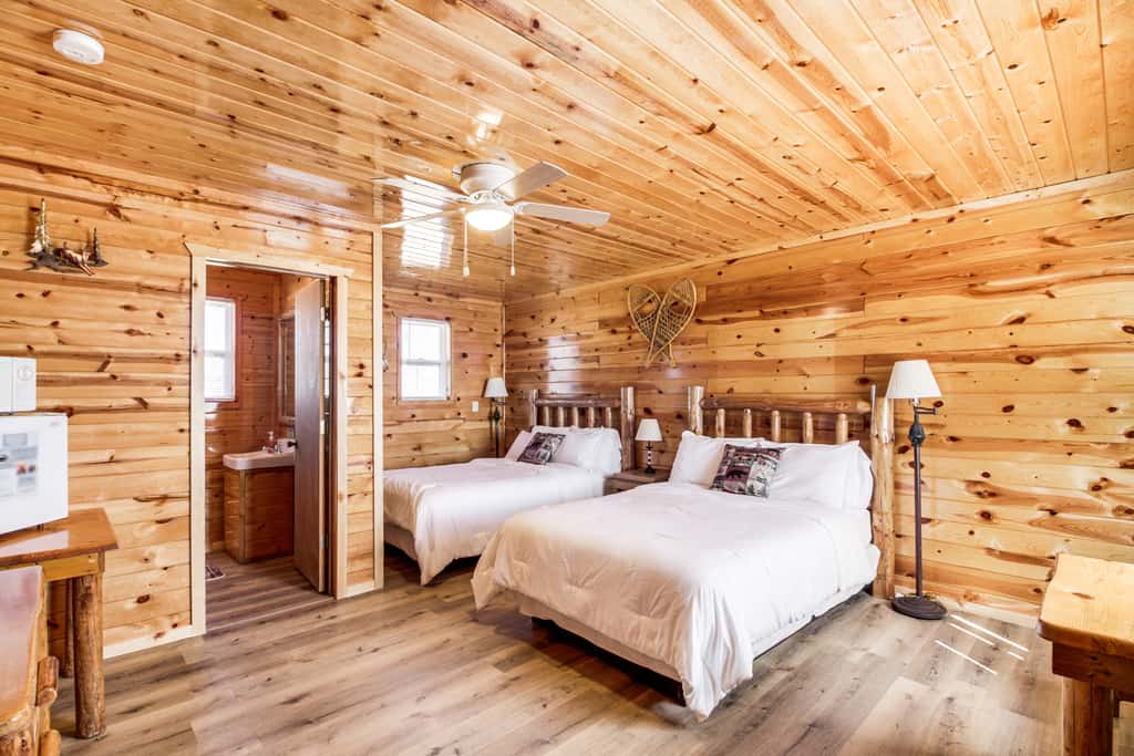 'Glowacki's Lodge' Mille Lacs Lake Group Getaway!