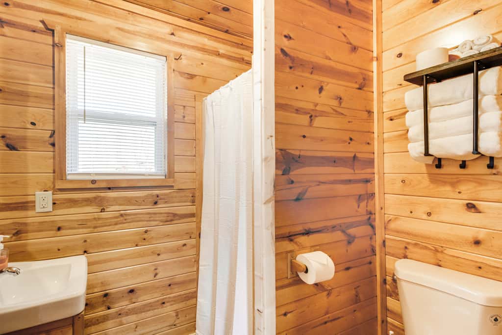 'Glowacki's Lodge' Mille Lacs Lake Group Getaway!
