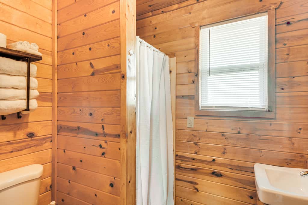 'Glowacki's Lodge' Mille Lacs Lake Group Getaway!