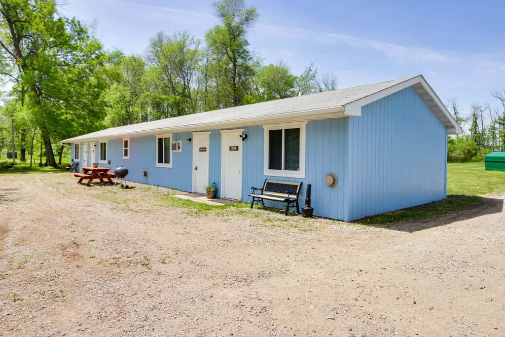 'Glowacki's Lodge' Mille Lacs Lake Group Getaway!