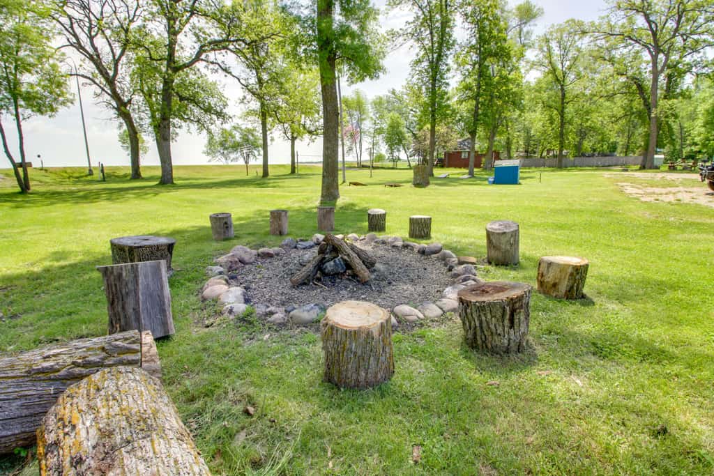 'Glowacki's Lodge' Mille Lacs Lake Group Getaway!