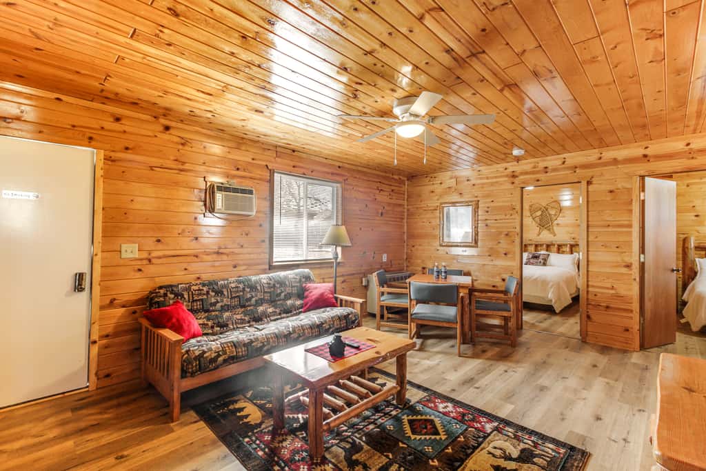 'Glowacki's Lodge' Mille Lacs Lake Group Getaway!
