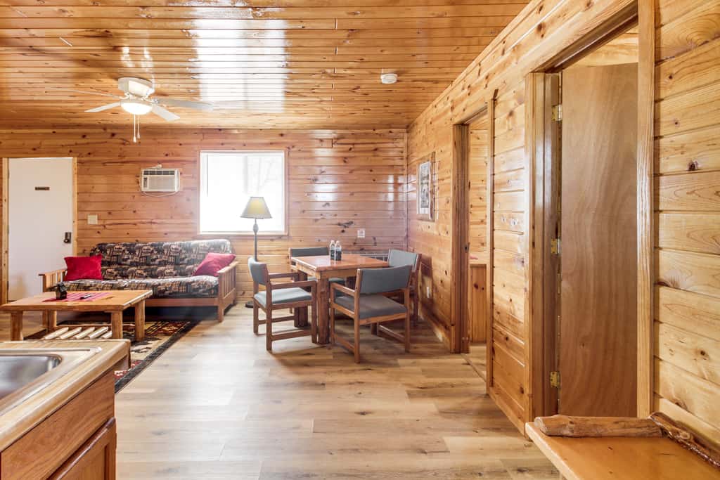 'Glowacki's Lodge' Mille Lacs Lake Group Getaway!