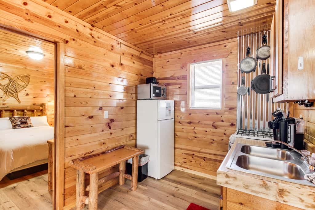 'Glowacki's Lodge' Mille Lacs Lake Group Getaway!
