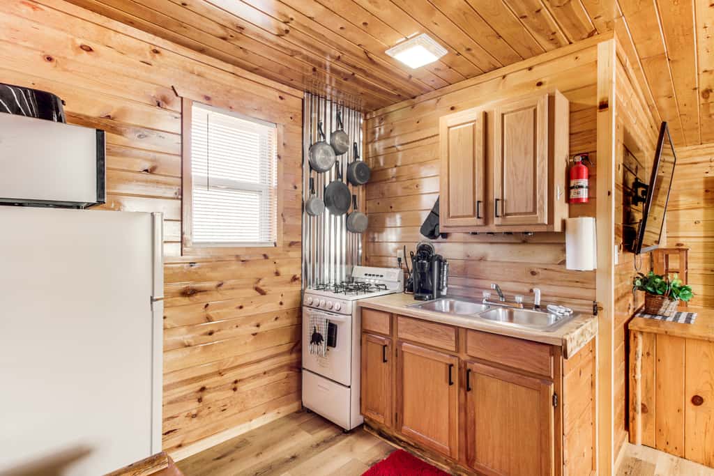 'Glowacki's Lodge' Mille Lacs Lake Group Getaway!