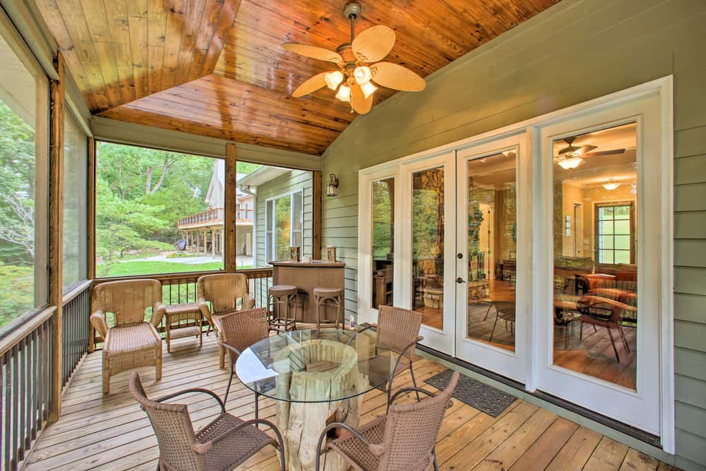 Townville Lakefront Cottage w/ Private Dock!