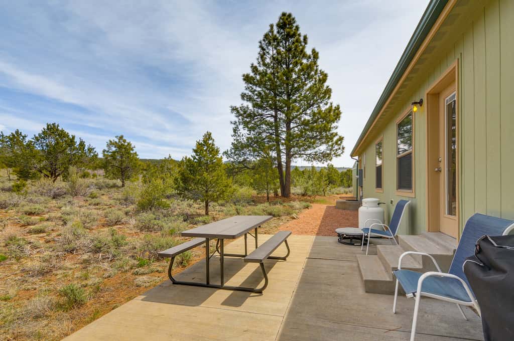 Secluded Boulder House - Next to National Forests!
