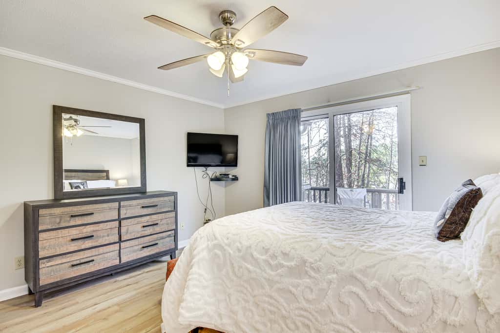 Modern McCormick Townhome on Lake Thurmond!