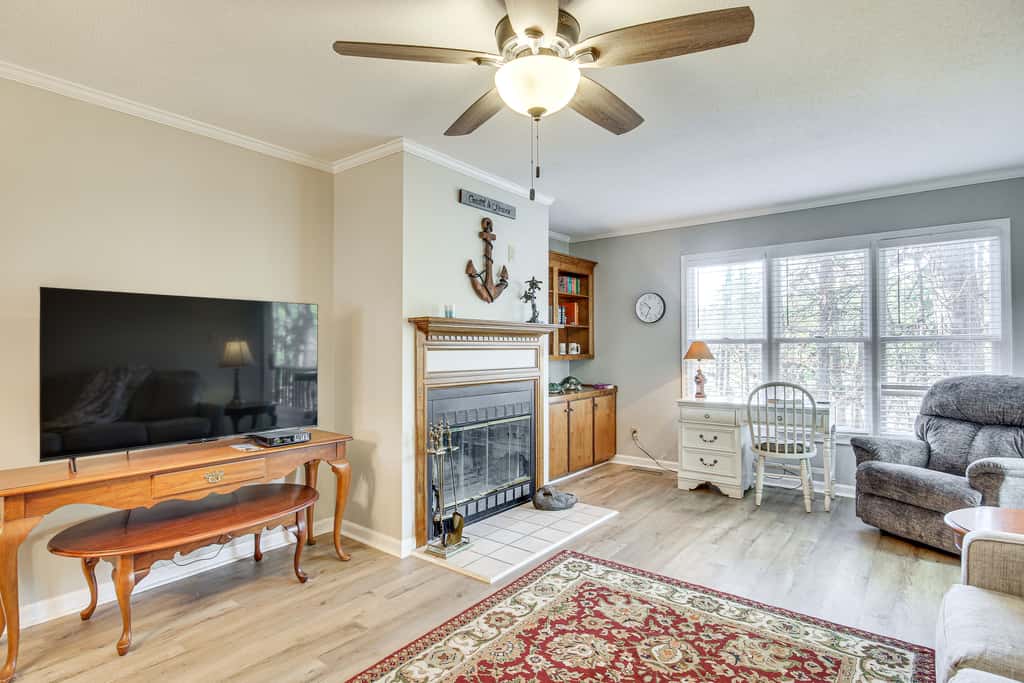 Modern McCormick Townhome on Lake Thurmond!